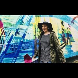 Meet your Posher, Hannah